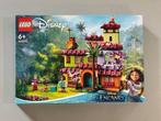 LEGO 43202 DIsney Encanto Huis van de familie Madrigal, Ophalen of Verzenden, Zo goed als nieuw, Complete set, Lego
