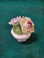 rozen beeld aristocrat fine bone china, Verzamelen, Beelden en Beeldjes, Ophalen of Verzenden