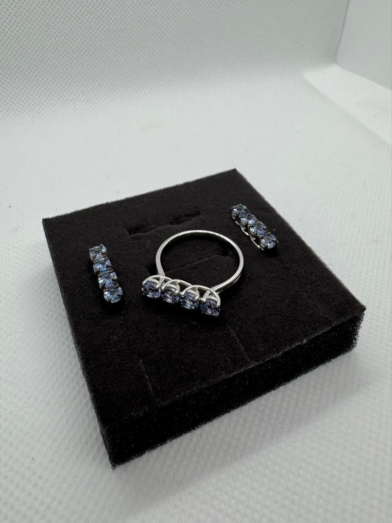Luxe zilveren set ring en oorbellen met tanzaniet, Ophalen of Verzenden, Zo goed als nieuw, 17 tot 18, Met edelsteen