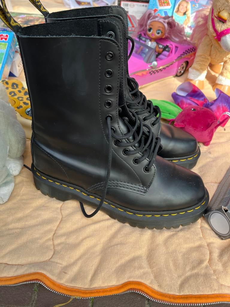 Dr. Martens 41, Kleding | Dames, Schoenen, Zo goed als nieuw, Hoge laarzen, Zwart, Ophalen of Verzenden
