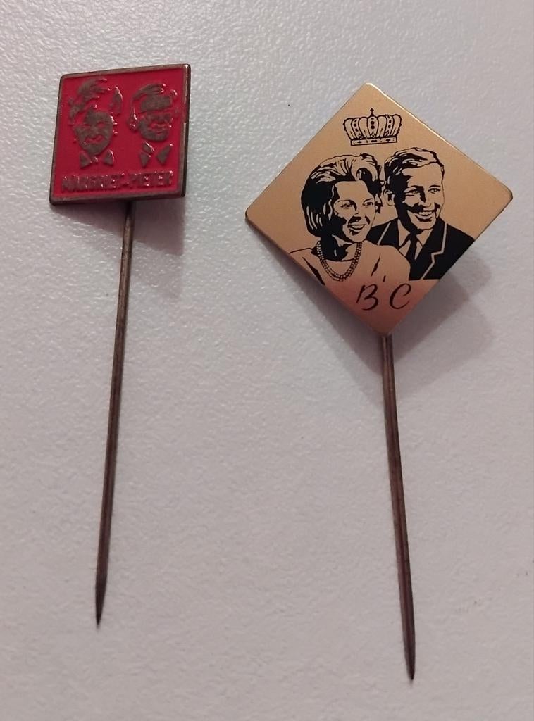 Vintage speldjes: Beatrix & Claus, Margriet & Pieter, Ophalen of Verzenden, Gebruikt, Overige onderwerpen, Speldje of Pin