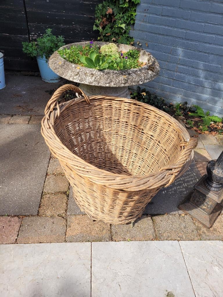 Antieke grote rieten mand, Ophalen, Heikant 21 Kaatsheuvel, Gebruikt, Mand