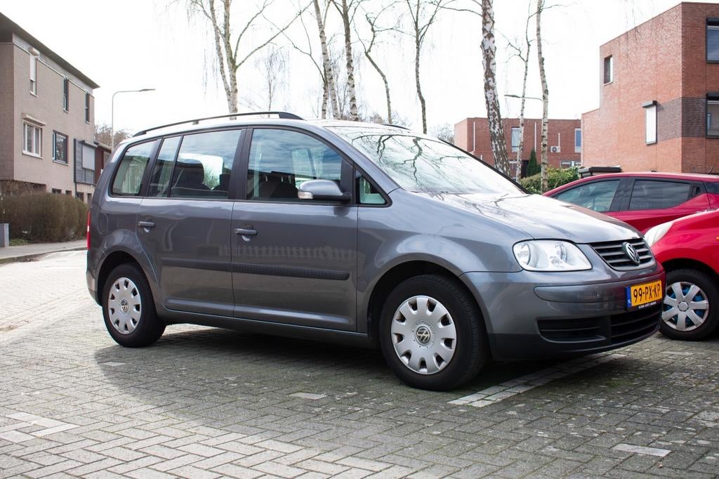Volkswagen Touran 1.6 Benzine | Lage km-stand| APK september, Auto's, Volkswagen, Stof, 4 cilinders, 116 pk, Origineel Nederlands