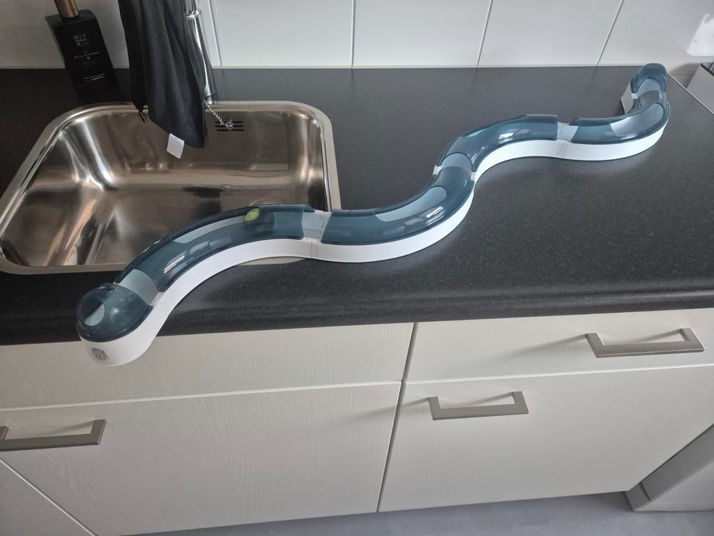 Kattenspeelgoed, Ophalen