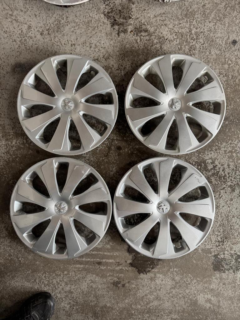 Peugeot 107 en 108 wieldoppen 14 inch, Auto diversen, Wieldoppen, Ophalen of Verzenden, Zo goed als nieuw