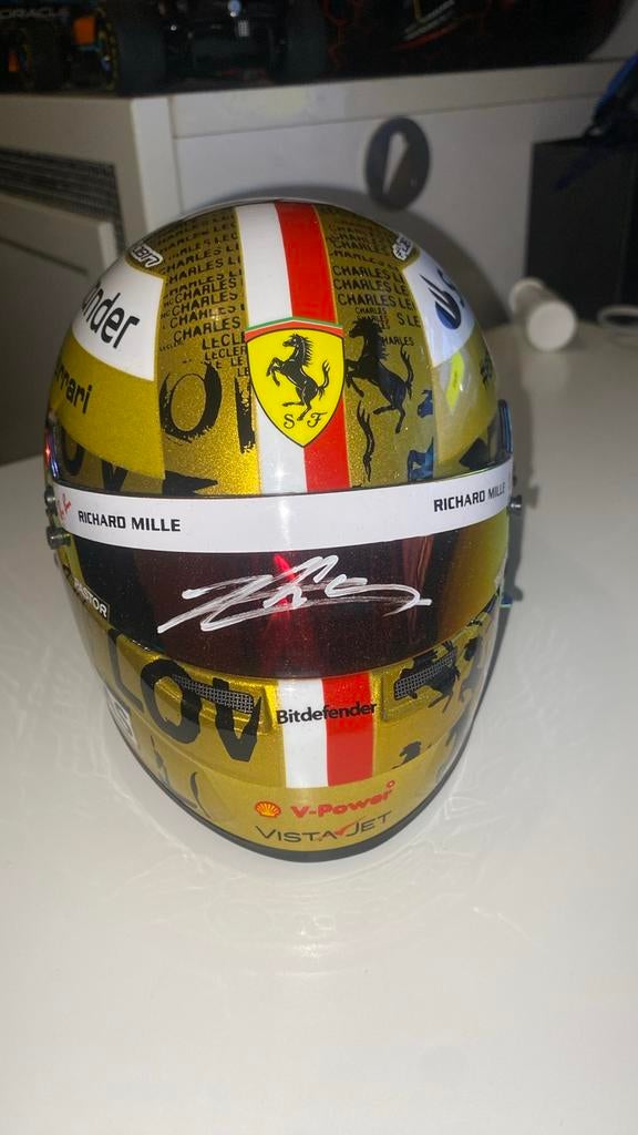 Charles Leclerc Singapore 2022 Gesigneerde helm, Verzamelen, Ophalen of Verzenden, Zo goed als nieuw, Formule 1