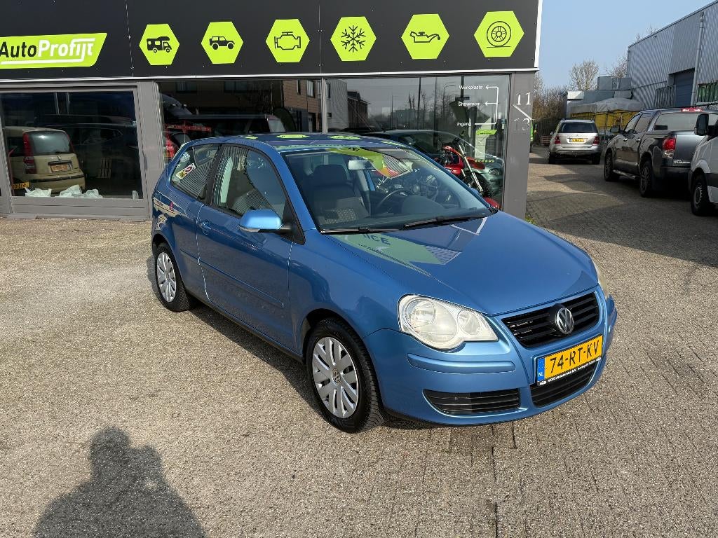 Volkswagen Polo 1.4 55KW AUT 2005 Blauw, Cruise, airco, Auto's, Stof, 4 cilinders, Blauw, Bedrijf