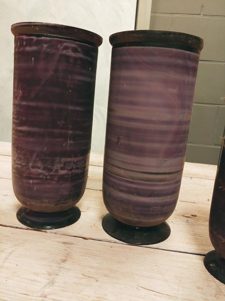 4 plantenpotten of vazen paars glas., Huis en Inrichting, Woonaccessoires | Vazen, Overige kleuren, Ophalen of Verzenden, Minder dan 50 cm
