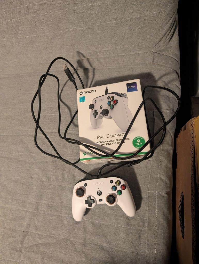Nacon Pro Compact controller voor Xbox, Ophalen of Verzenden, Zo goed als nieuw, Controller, Xbox Original