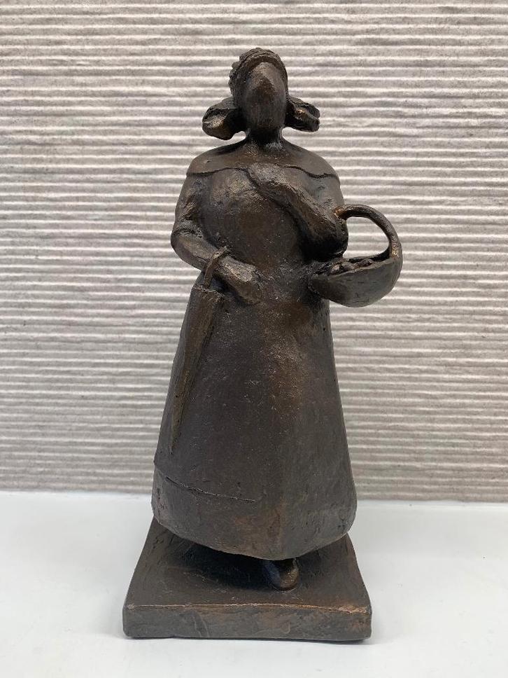 Heel mooi beeld Oirschotse Mie van Hans Grootswagers, Verzamelen, Beelden en Beeldjes, Zo goed als nieuw, Mens, Ophalen of Verzenden