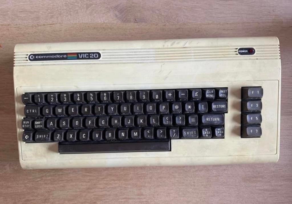 Commodore VIC-20 Vintage Computer - Made in W. Germany, Computers en Software, Vintage Computers, Ophalen of Verzenden