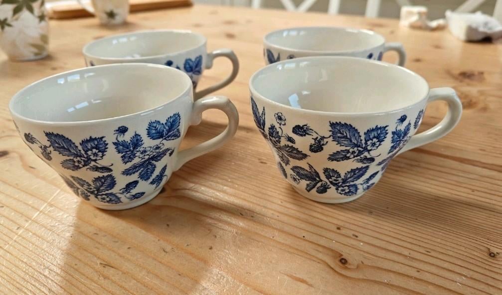 4x Churchill England kopjes vintage blauw bloemen, Antiek en Kunst, Antiek | Servies los, Ophalen of Verzenden