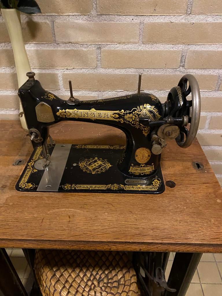 Antieke Singer Naaimachine met Houten Tafel en Kap, Ophalen of Verzenden