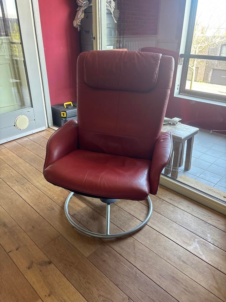 Comfortabele rode leren fauteuil met draaivoet, Ophalen, Gebruikt, Leer, 75 tot 100 cm
