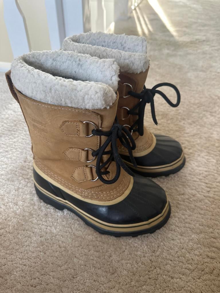 Sorel Caribou Sneeuwboots Mt. 33,5, Jongetje of Meisje, Laarsjes, Ophalen of Verzenden, Zo goed als nieuw