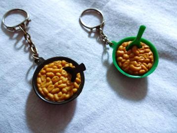 2 Vintage Sleutelhangers Duyvis Pindabakjes zwart & groen beschikbaar voor biedingen