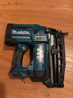 Makita DBN600ZJ 18V Accu Tacker + veel brads, Ophalen of Verzenden, Zo goed als nieuw