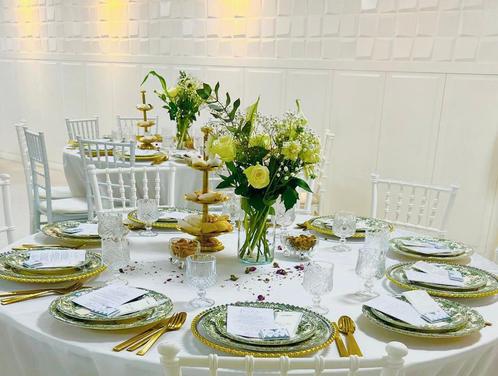TE HUUR TAFELS STOELEN DECORATIE HENNA BANKJES BACKDROPS, Hobby en Vrije tijd, Feestartikelen | Verhuur, Ophalen of Verzenden