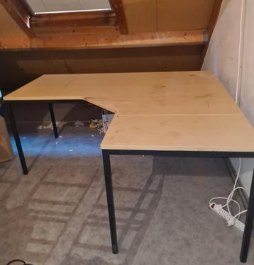 Hoekbureau 1.80x1.60 mtr. Gratis  beschikbaar voor biedingen