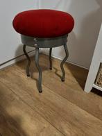 leuke design poef rood metalen poten, Huis en Inrichting, Krukjes, Ophalen of Verzenden, Zo goed als nieuw, Hout