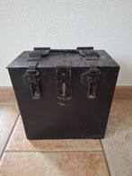 Leger kist-oude zwart metalen munitie kist, Ophalen, Landmacht, Nederland, Kist of Geocache