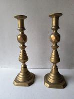 Twee hoge mooi gevormde Engelse kandelaars 19e eeuws, Ophalen of Verzenden, Koper of Brons