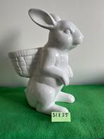 Grote porseleinen Paashaas met mandje, Ophalen of Verzenden, Nieuw