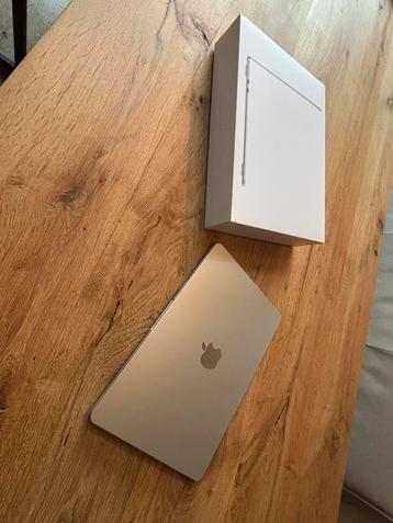 Macbook Air M2 uit 2024 met garantie tot okt 2025 beschikbaar voor biedingen