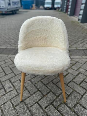 Mooi zachte stoel beschikbaar voor biedingen