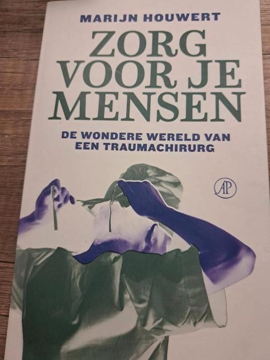 Zorg voor je mensen, wereld traumachirurg -Marijn Houwert, Boeken, Biografieën, Zo goed als nieuw, Verzenden