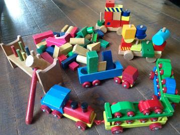 Houten speelgoed beschikbaar voor biedingen