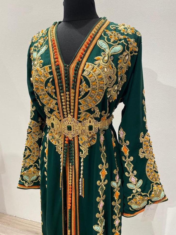 Prachtige groene takchita met tarz en steentjes, Kleding | Dames, Gelegenheidskleding, Zo goed als nieuw, Galajurk, Maat 42/44 (L)