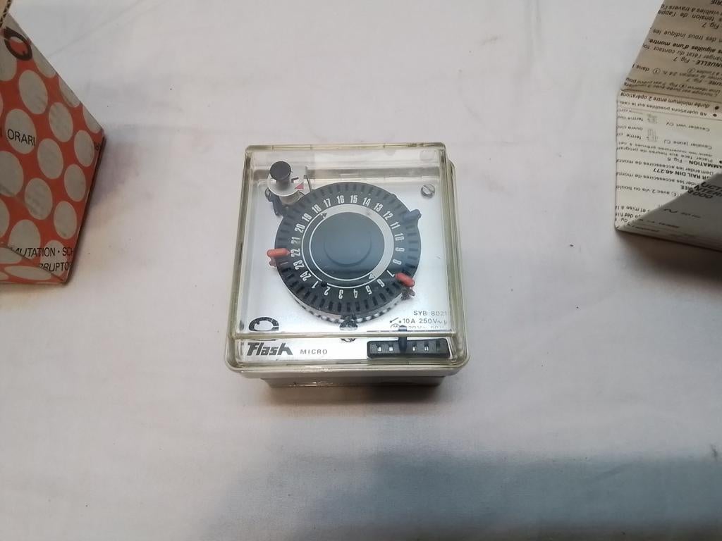 Flash Micro Tijdschakelaar - Meter, Doe-het-zelf en Verbouw, Meetapparatuur, Gebruikt, Overige meters, Ophalen of Verzenden