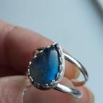 Mooie nieuwe zilveren ring, druppel vorm Labradoriet,mt 17, Sieraden, Tassen en Uiterlijk, Ringen, Blauw, Nieuw, Ophalen of Verzenden