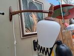 Vintage Scandinavische teakhouten wandlamp met melkglas kap, Ophalen of Verzenden, Zo goed als nieuw, Glas, Scandinavisch vintage