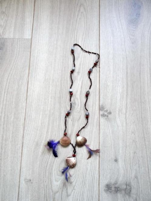 Folkloristische ketting met veertjes uit Zuid-Amerika, Sieraden, Tassen en Uiterlijk, Kettingen, Gebruikt, Overige materialen