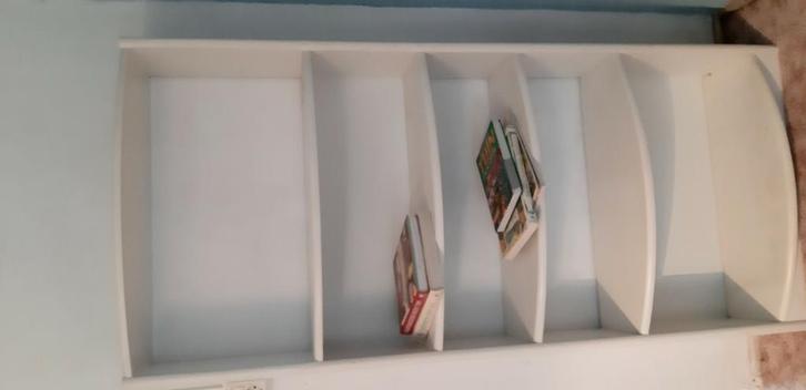 Boekenkast wit, deze week ophalen graag!, Huis en Inrichting, Kasten | Boekenkasten, Zo goed als nieuw, 50 tot 100 cm, 150 tot 200 cm