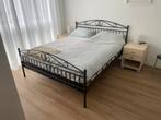 Stalen bed 160x200 met lattenbodem en matrassen, Huis en Inrichting, Ophalen, Gebruikt, Zwart, Tweepersoons
