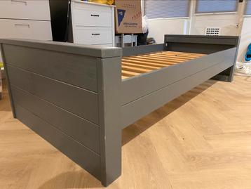 Bed 200x90 (inclusief matras) beschikbaar voor biedingen