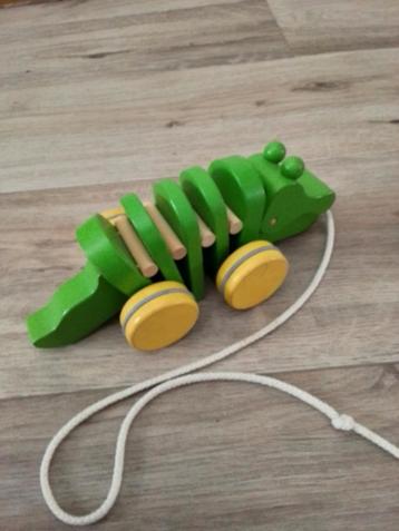 Houten krokodil beschikbaar voor biedingen