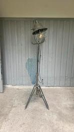 Stoere industriële lamp, Huis en Inrichting, Lampen | Vloerlampen, Ophalen, Zo goed als nieuw, Metaal, 150 tot 200 cm