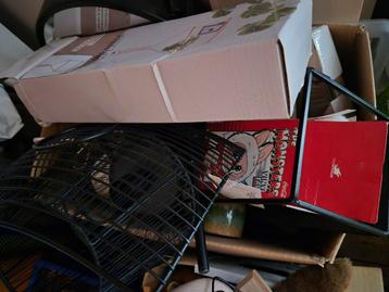 2 verhuisdozen rommelmarktspullen  beschikbaar voor biedingen