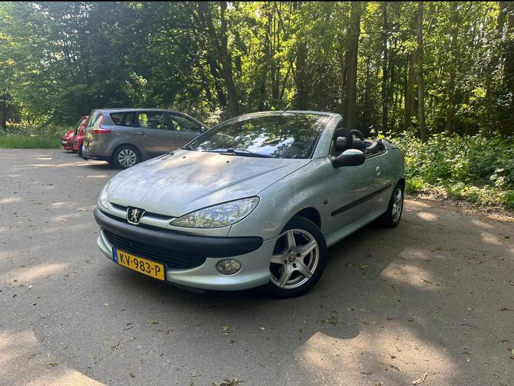 Peugeot 206 CC 2.0 – 2002 – Cabrio met hardtop, rijdt goed!, Auto's, Peugeot, Bedrijf, ABS, Airconditioning, Android Auto, Apple Carplay