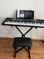 Keyboard met kruk, koptelefoon en standaard, als nieuw!, Muziek en Instrumenten, Keyboards, Ophalen, Zo goed als nieuw, 61 toetsen