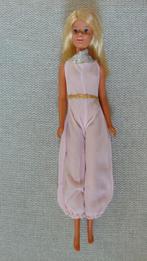 Vintage Barbie roze Jumpsuit Clone Maddie Mod, Verzamelen, Poppen, Ophalen of Verzenden, Gebruikt, Kleertjes