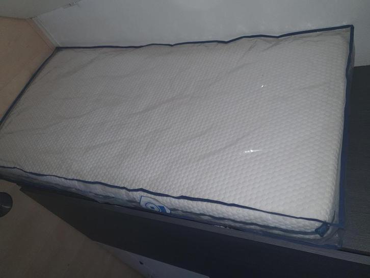 Ledikant + matras, Kinderen en Baby's, Babywiegjes en Ledikanten, Gebruikt, Ledikant, Ophalen