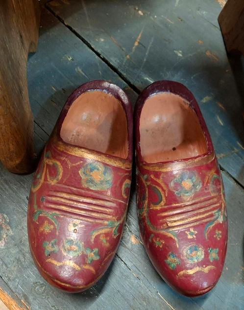 Antieke kinderklompjes Handbeschilderd Ossenbloed rood, Antiek en Kunst, Curiosa en Brocante, Ophalen of Verzenden