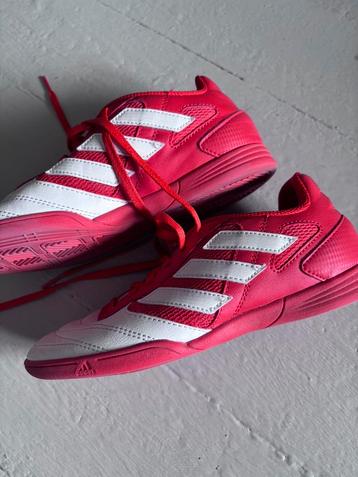 Zaalvoetbal Gymschoenen adidas maat 36,6 zo goed als nieuw! beschikbaar voor biedingen