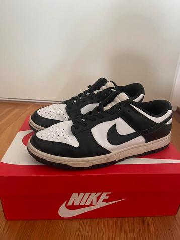Nike dunk low Pande us9,5/eu43 beschikbaar voor biedingen