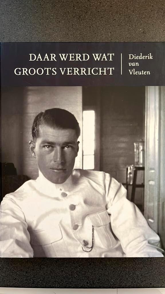 Diederik van Vleuten - Daar werd wat groots verricht, Boeken, Overige Boeken, Zo goed als nieuw, Ophalen of Verzenden